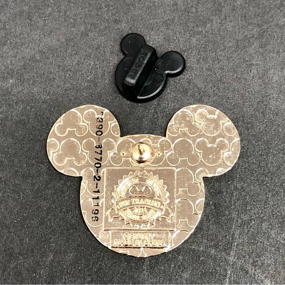 Disney Mickey Ears Santa Pin 2011 - Picture 10 of 13